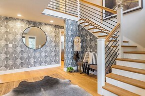 The Gem Estate by Avantstay Modern Farmhouse w/ Lavender Fields + Hot 