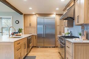 The Gem Estate by Avantstay Modern Farmhouse w/ Lavender Fields + Hot 