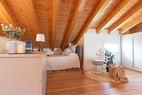 Chic and Stylish Apartment Facing the Pool