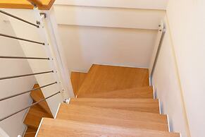 Chic and Stylish Apartment Facing the Pool