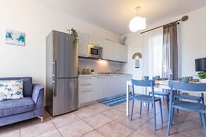 Chic and Stylish Apartment Facing the Pool