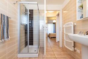 Chic and Stylish Apartment Facing the Pool