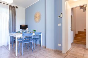 Chic and Stylish Apartment Facing the Pool