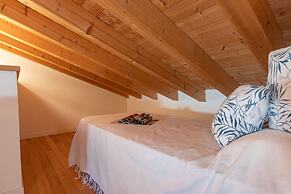 Chic and Stylish Apartment Facing the Pool