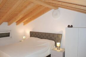 Relax in a Gorgeous 3 Bedroom Apartment With Pool