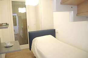 Relax in a Gorgeous 3 Bedroom Apartment With Pool