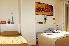 Comfortable one Bedroom Apartment Close to the Beach