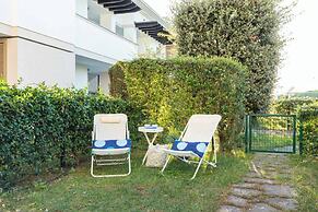 Pool-view Flat With Fenced Garden