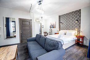 Room-luxury Historical Hotel Room in Sul