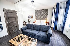 Room-luxury Historical Hotel Room in Sul