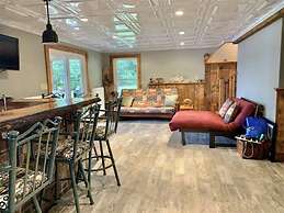 Owl House Limit 8 3 Bedroom Home by RedAwning