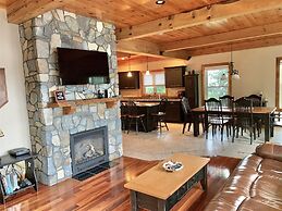 Owl House Limit 8 3 Bedroom Home by RedAwning