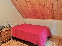 Owl House Limit 8 3 Bedroom Home by RedAwning