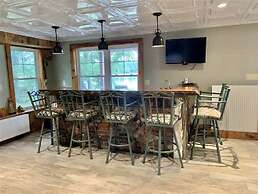 Owl House Limit 8 3 Bedroom Home by RedAwning