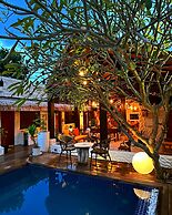 Atholhu Residence