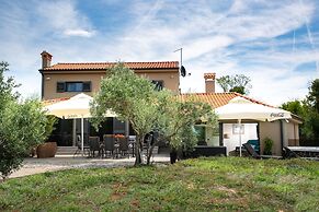 Olive Garden Paradise with Swimming pool