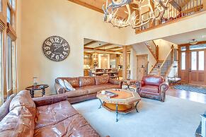 Spacious Cle Elum Cabin on Golf Course w/ Hot Tub!