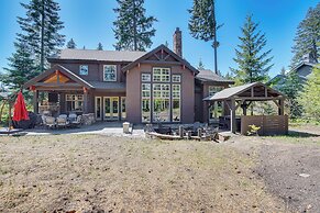 Spacious Cle Elum Cabin on Golf Course w/ Hot Tub!