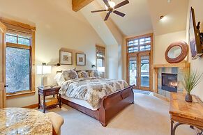 Spacious Cle Elum Cabin on Golf Course w/ Hot Tub!