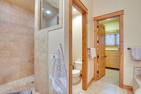 Spacious Cle Elum Cabin on Golf Course w/ Hot Tub!