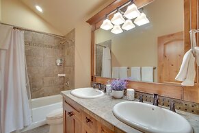 Spacious Cle Elum Cabin on Golf Course w/ Hot Tub!