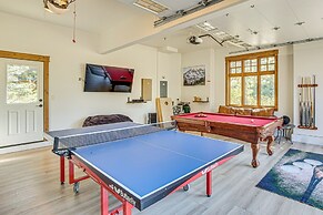 Spacious Cle Elum Cabin on Golf Course w/ Hot Tub!