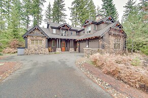 Spacious Cle Elum Cabin on Golf Course w/ Hot Tub!