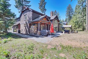 Spacious Cle Elum Cabin on Golf Course w/ Hot Tub!