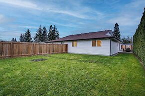Updated Duplex Home < 1 Mi to Downtown Enumclaw!