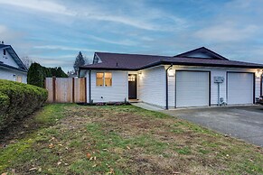 Updated Duplex Home < 1 Mi to Downtown Enumclaw!