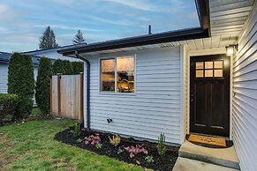 Updated Duplex Home < 1 Mi to Downtown Enumclaw!