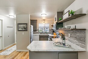 Updated Duplex Home < 1 Mi to Downtown Enumclaw!