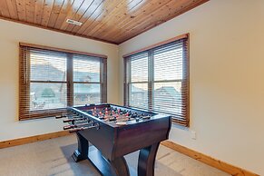 Mountain-view Cabin in Maggie Valley w/ Foosball!