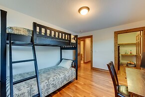 Mountain-view Cabin in Maggie Valley w/ Foosball!