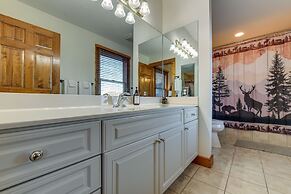 Mountain-view Cabin in Maggie Valley w/ Foosball!