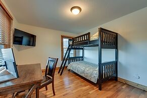 Mountain-view Cabin in Maggie Valley w/ Foosball!