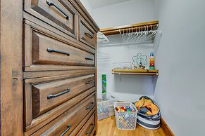 Mountain-view Cabin in Maggie Valley w/ Foosball!