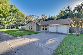 Texas Retreat w/ Patio, Fireplace & Fenced-in Yard