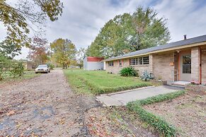 Baton Rouge Vacation Rental w/ Yard: 10 Mi to Lsu!