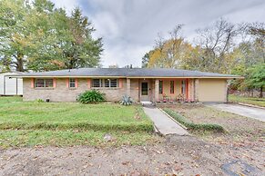 Baton Rouge Vacation Rental w/ Yard: 10 Mi to Lsu!