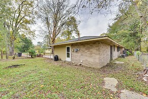 Baton Rouge Vacation Rental w/ Yard: 10 Mi to Lsu!
