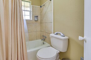 Baton Rouge Vacation Rental w/ Yard: 10 Mi to Lsu!