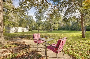 Cozy Montgomery Cottage w/ Porch, Near Lake Conroe
