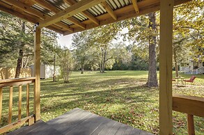 Cozy Montgomery Cottage w/ Porch, Near Lake Conroe