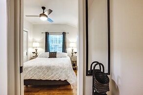 Cozy Montgomery Cottage w/ Porch, Near Lake Conroe