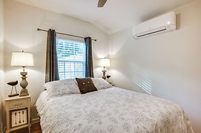 Cozy Montgomery Cottage w/ Porch, Near Lake Conroe