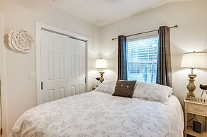 Cozy Montgomery Cottage w/ Porch, Near Lake Conroe