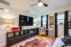 Cozy Montgomery Cottage w/ Porch, Near Lake Conroe