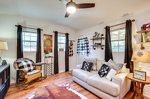 Cozy Montgomery Cottage w/ Porch, Near Lake Conroe