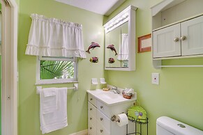 Sebastian Home w/ Screened Lanai: 8 Mi to Beach!